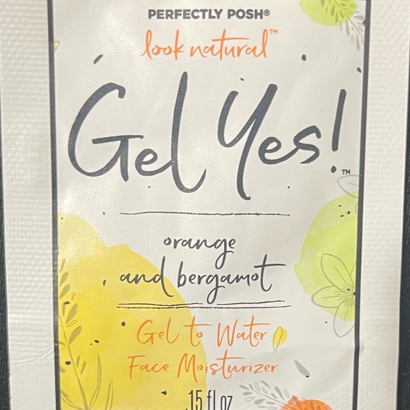 Perfectly Posh Gel Yes gel to water moisturizer - Picture 1 of 5